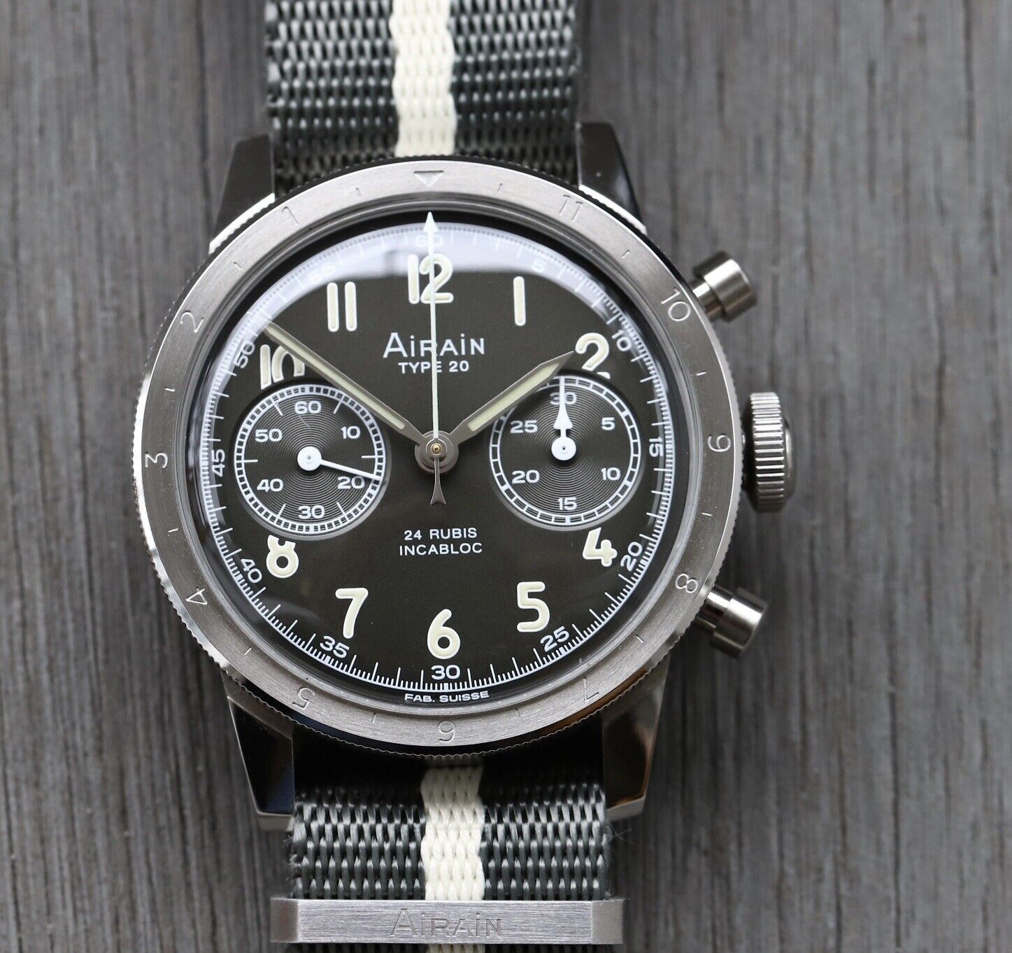 AirainType20VertMilitaireFlybackChronographDeepGreen-2022WatchVault01.jpg