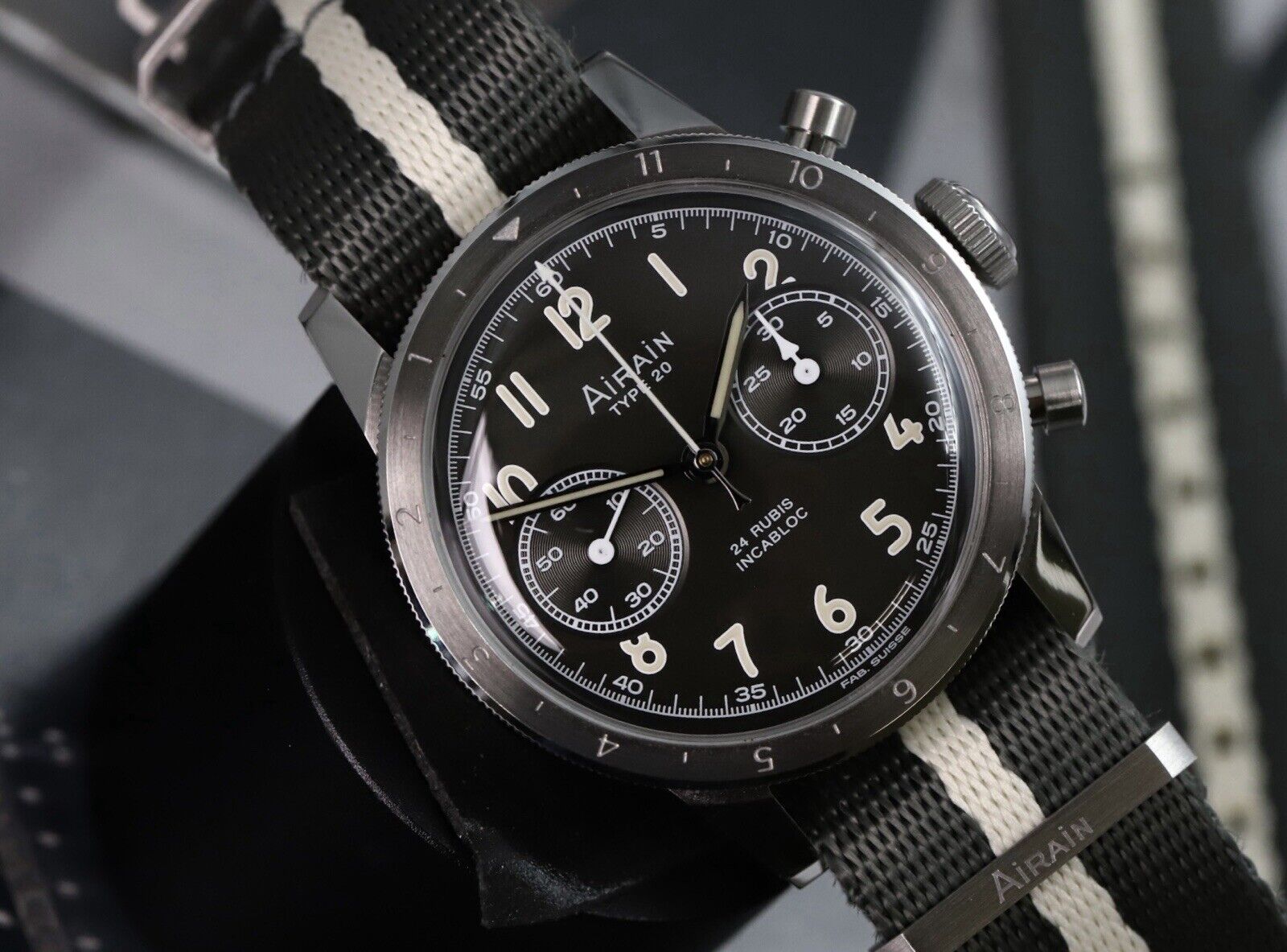 AirainType20VertMilitaireFlybackChronographDeepGreen-2022WatchVault02.jpg