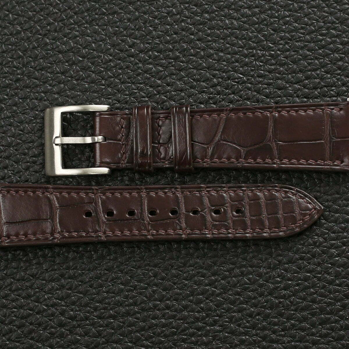 AlligatorLeatherWatchStrapWatchVaultDarkBrown02.jpg