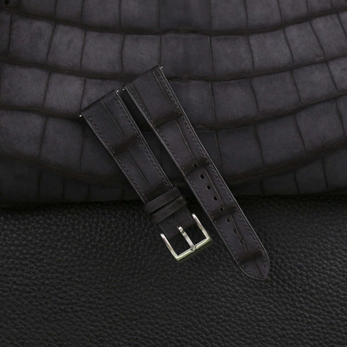 Alligator_Leather_Watch_Strap_Watch_Vault_Nubuck_Black_01.jpg