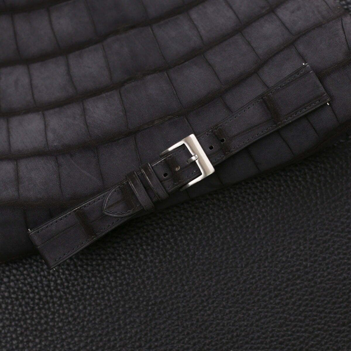 Alligator_Leather_Watch_Strap_Watch_Vault_Nubuck_Black_03.jpg