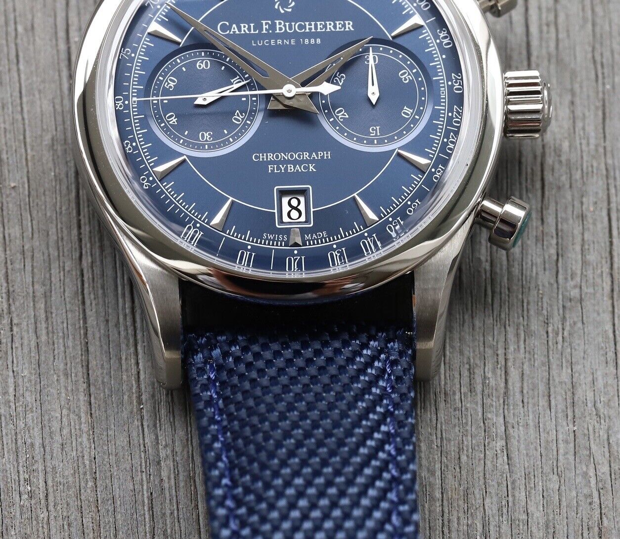 Carl.F. Bucherer Manero Flyback Chronograph Blue 43mm 00.10919