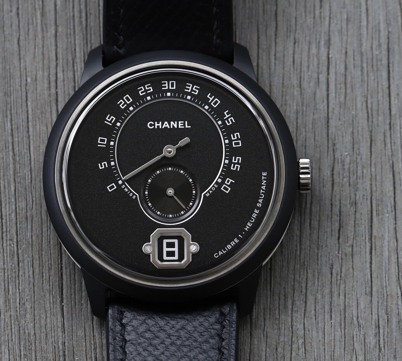 ChanelMonsieurdeChanelEditionNoirJumpHourCeramicH5486WatchVault01.jpg