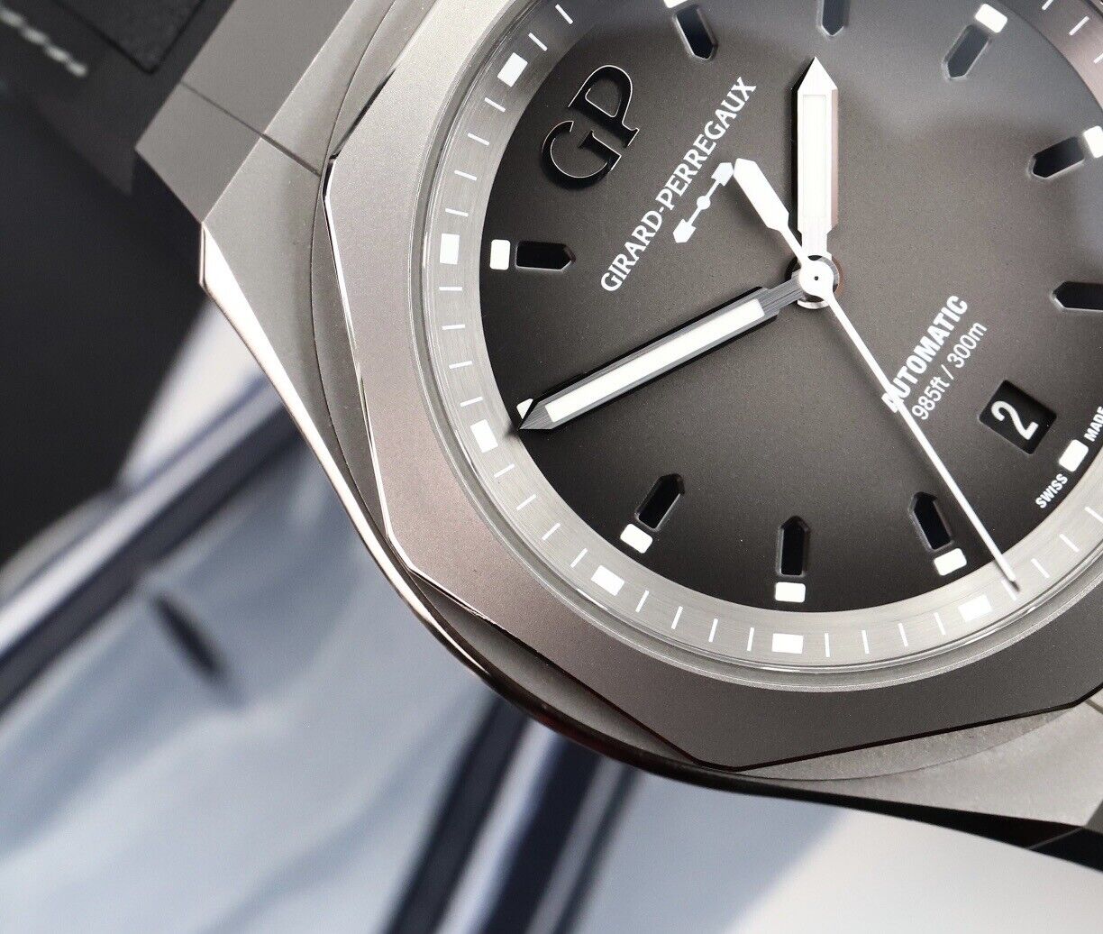 Girard Perregaux Laureato Absolute Ti 230 Limited Edition 81070 21