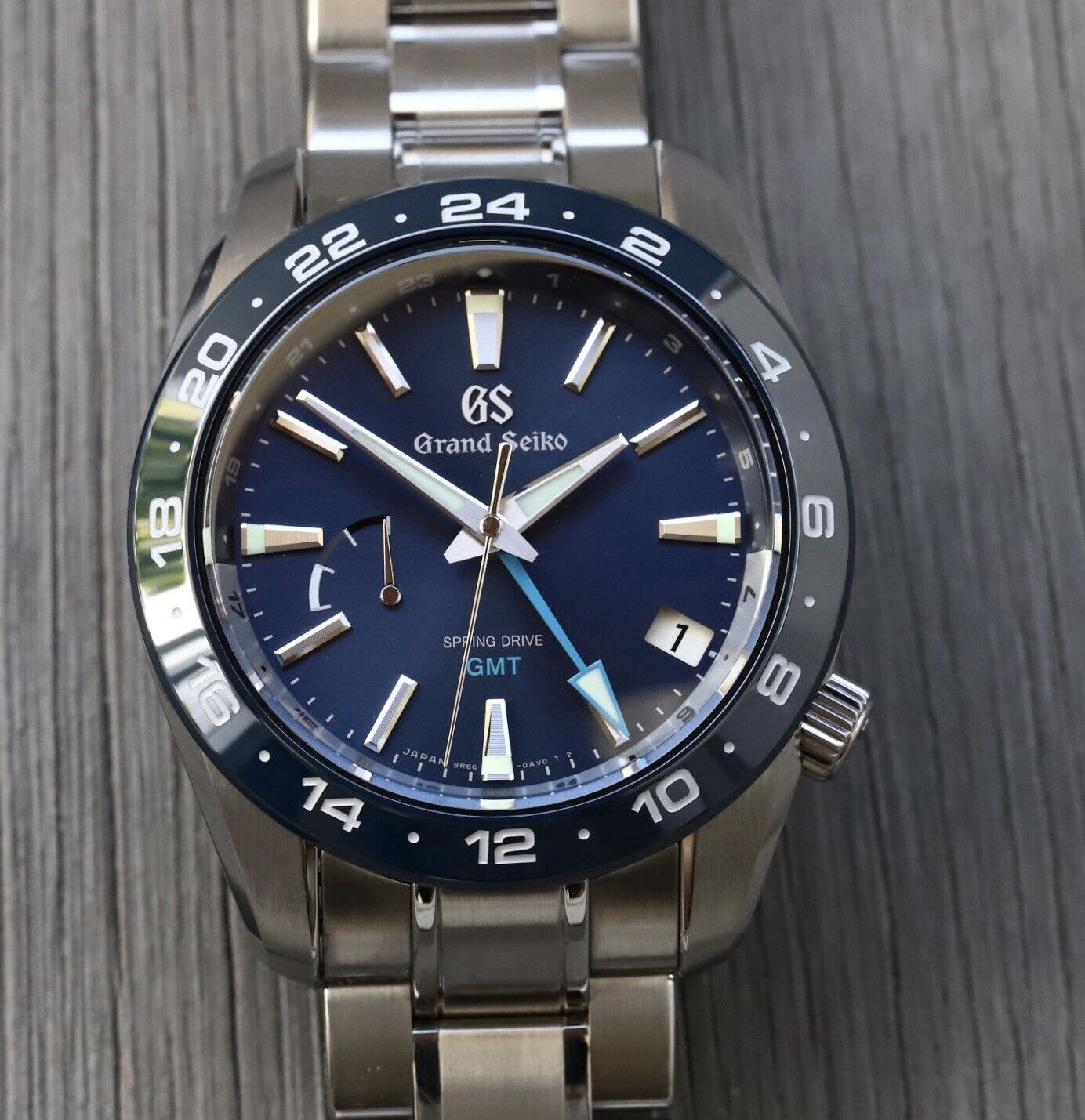 GrandSeikoSportSBGE255SpringDriveGMT-2021WatchVault01.jpg