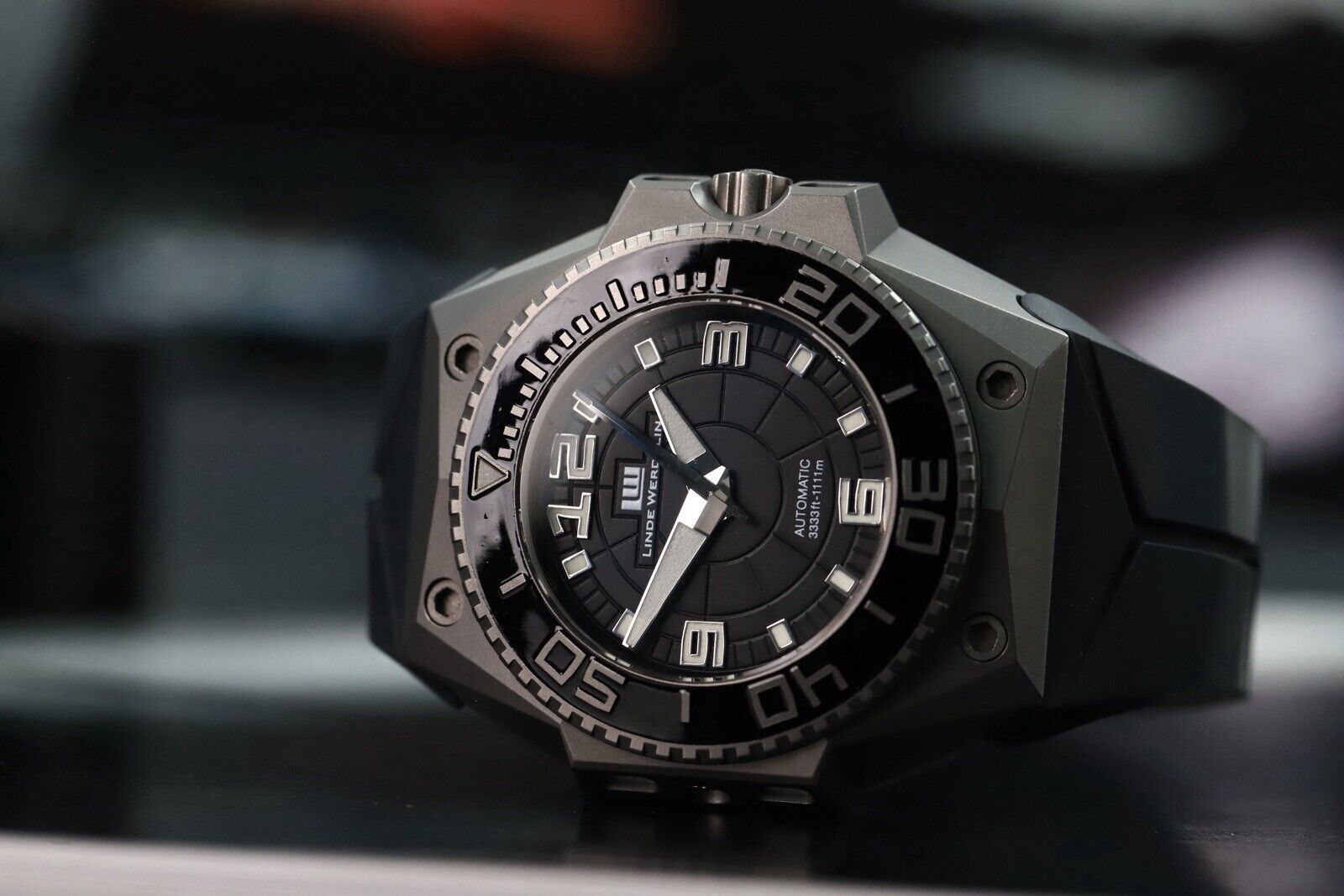 LindeWerdelinOktopusTitaniumOKT1.6-2012WatchVault02.jpg