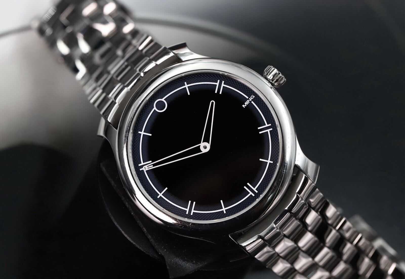 Ming27.02UltraThin-2021WatchVault02.jpg