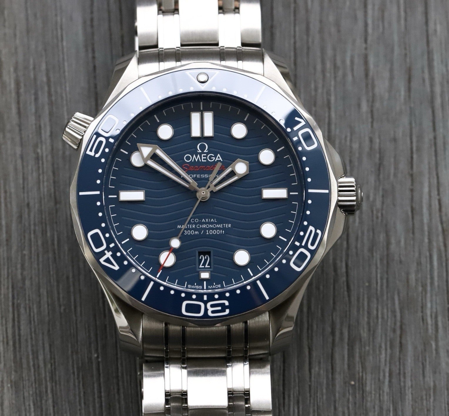 OmegaSeamasterDiver300MCo-AxialBlue42mm210.30.42.20.03.001-2022WatchVault01.jpg