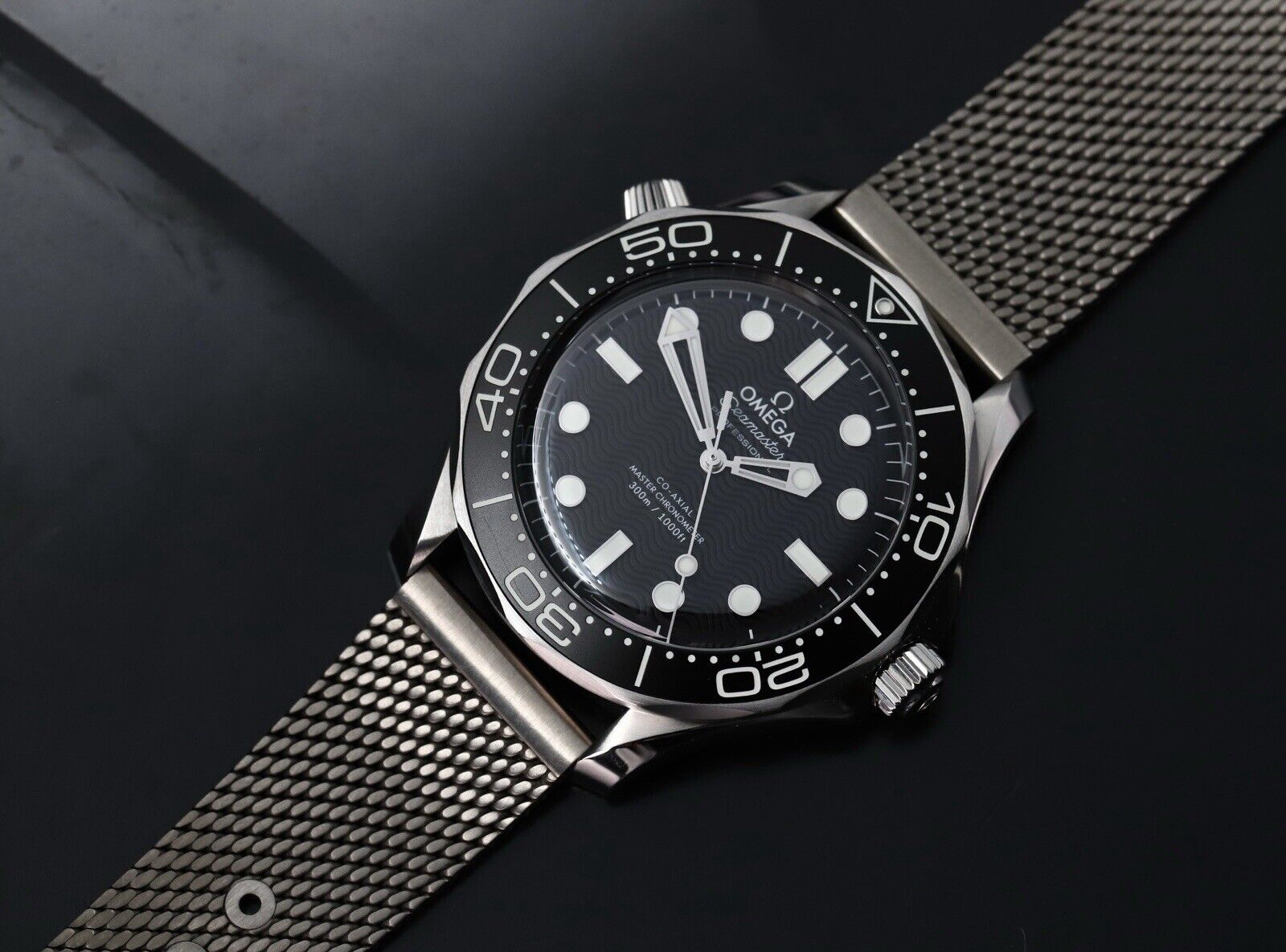 OmegaSeamasterDiver300MNoDate42mm210.30.42.20.01.010-2024WatchVault02.jpg