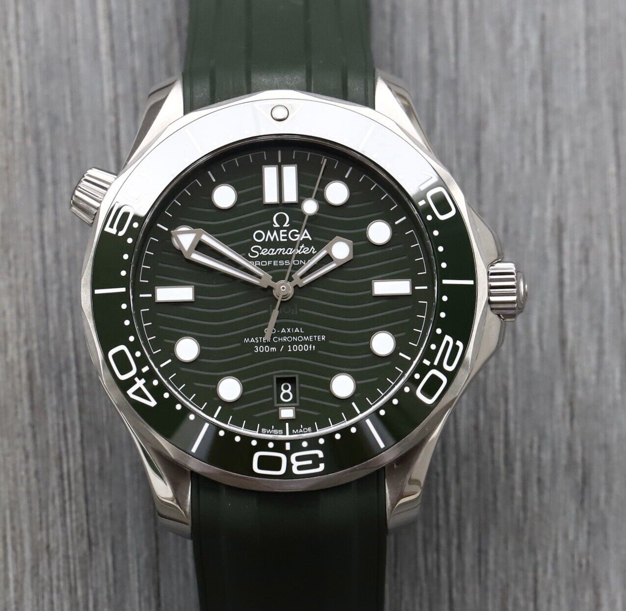 OmegaSeamasterDiver300mGreenDial210.30.42.20.10.001-2022WatchVault01.jpg