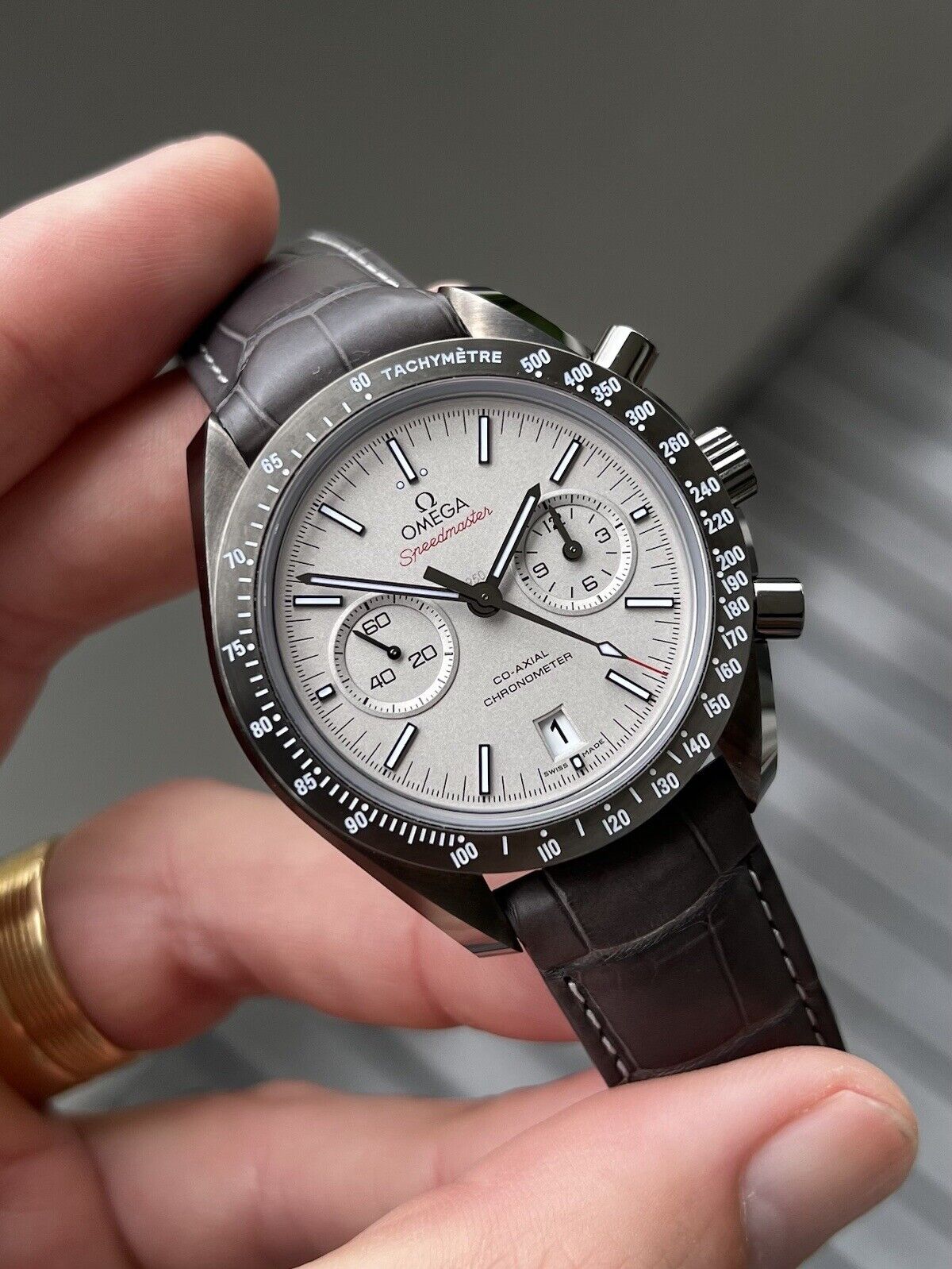 Omega speedmaster grey hotsell side of the moon