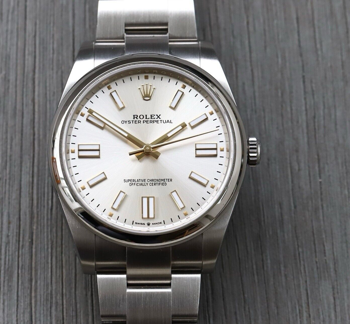 RolexOysterPerpetual41OP41SilverDial124300_2022WatchVault01_a5383276-4286-4a9a-83b3-ebe28312f783.jpg