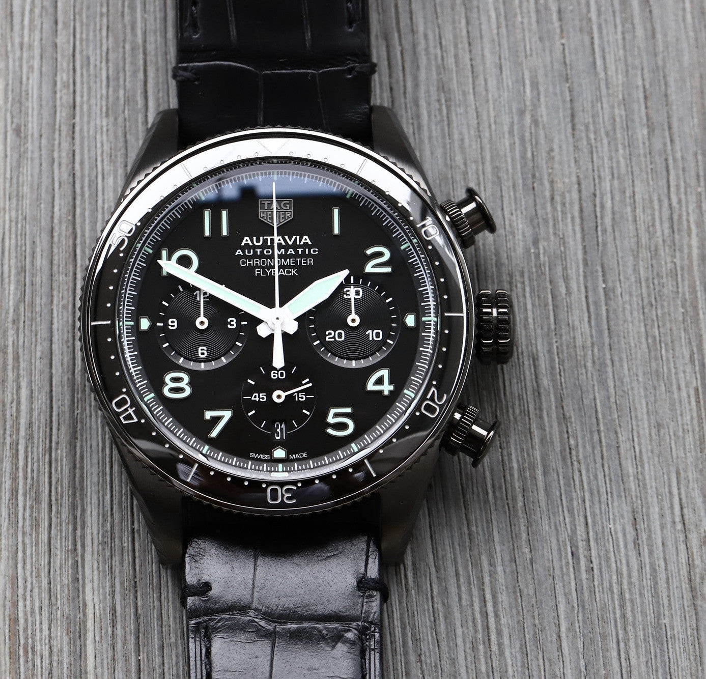 TAGHeuerFlybackAutavia60thAnniversary42mmCBE511C.FC8280-2024WatchVAult01.jpg