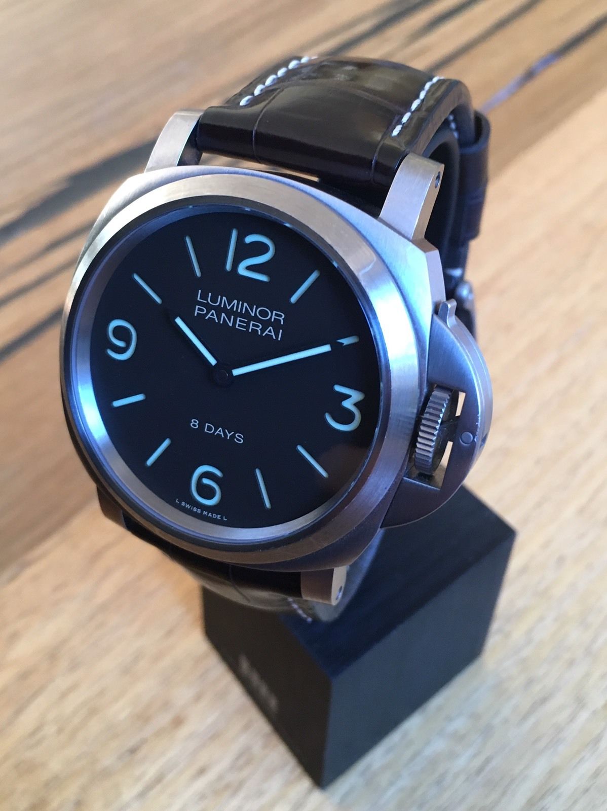 Panerai hotsell pam 562