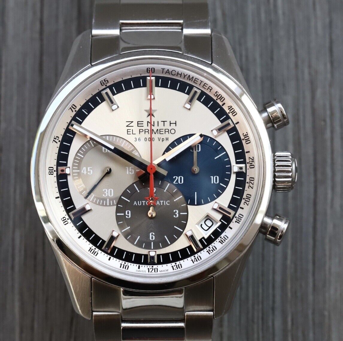 ZenithElPrimero_Original1969_38mm36_000vphChronograph03.2150.40069WatchVault01.jpg